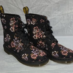 Dr. Marten's NEW BLACK FLORAL BECKETT Sz 8 Doc Martins Pink Purple Flower Boots